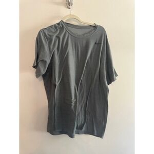 Men's Nike shirt size:‎ XL